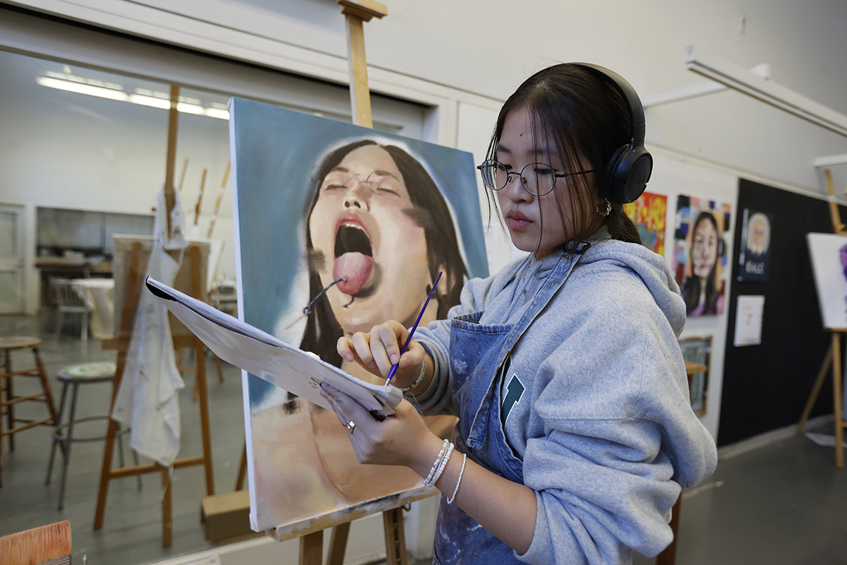 Minjae Suh at work on her painting