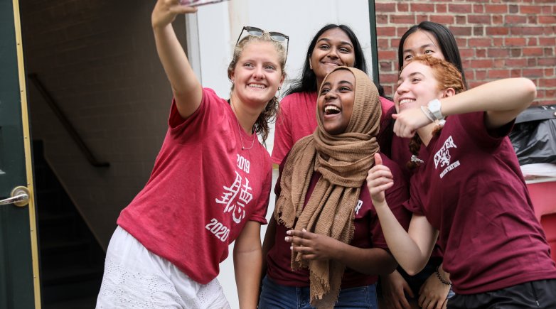 Proctors outside Amen Hall pose for a selfie on Move In Day.