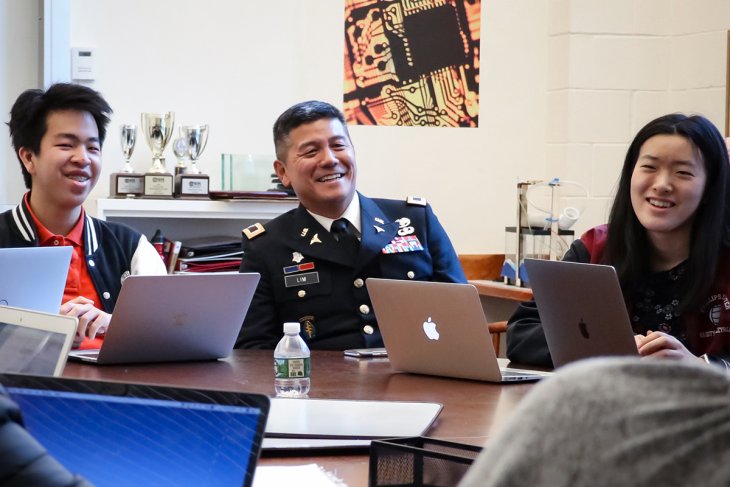 Combat Surgeon Colonel Robert Lim ’87 in a Computer Science class at Exeter.